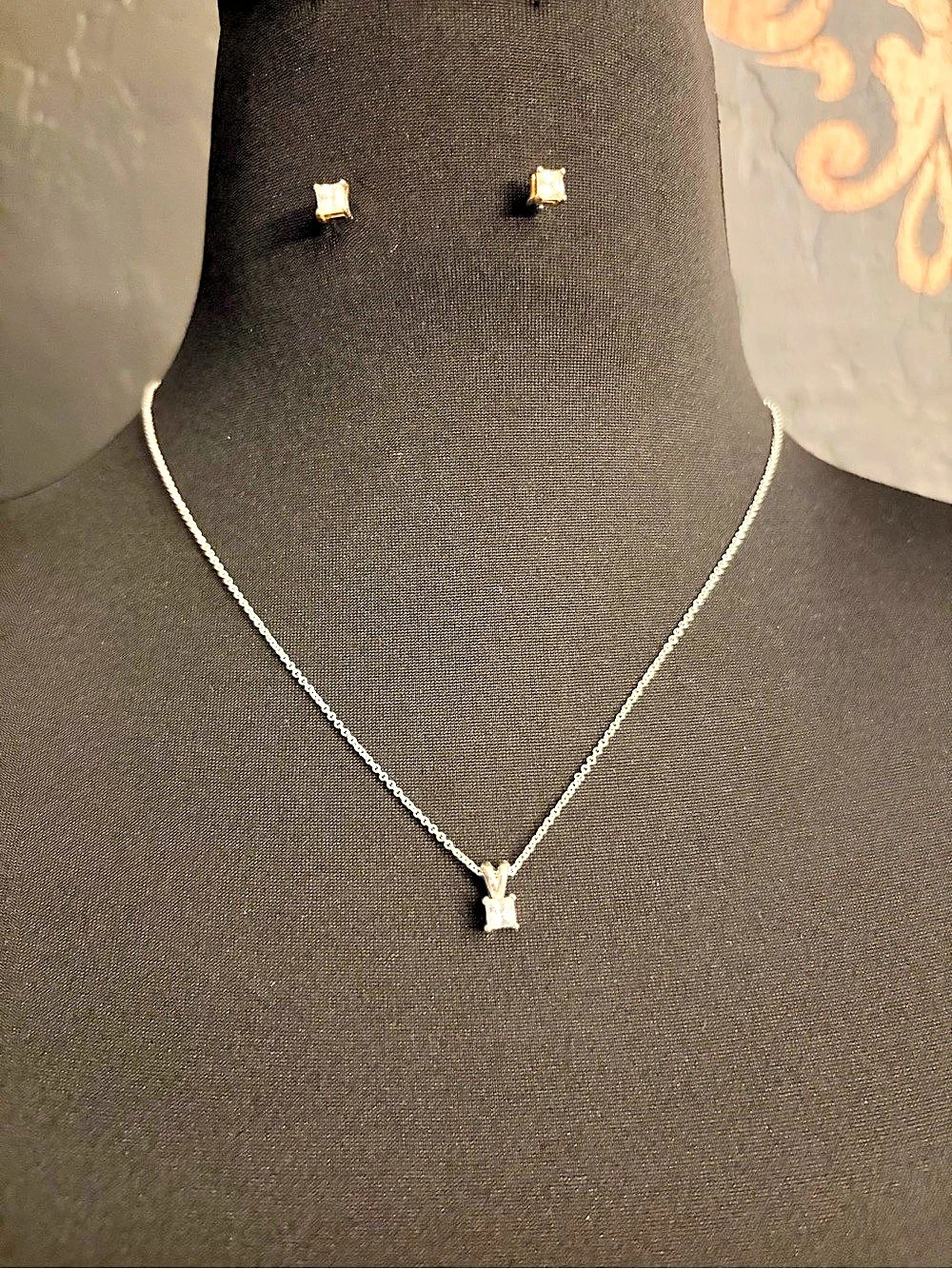 Silver-Tone Pendant Necklace & Earrings Like New